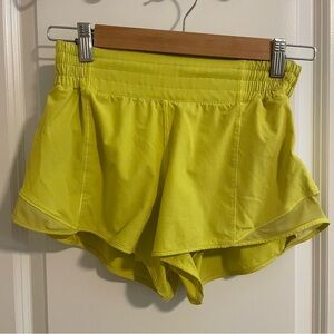 Lululemon Hotty Hot Short 2.5” Lined Yellow Size 6